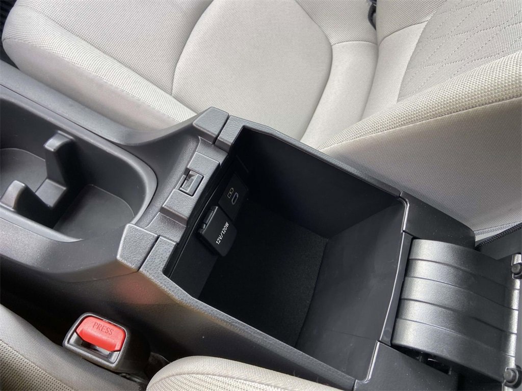 Used 2025 Toyota Corolla Cross L image 28