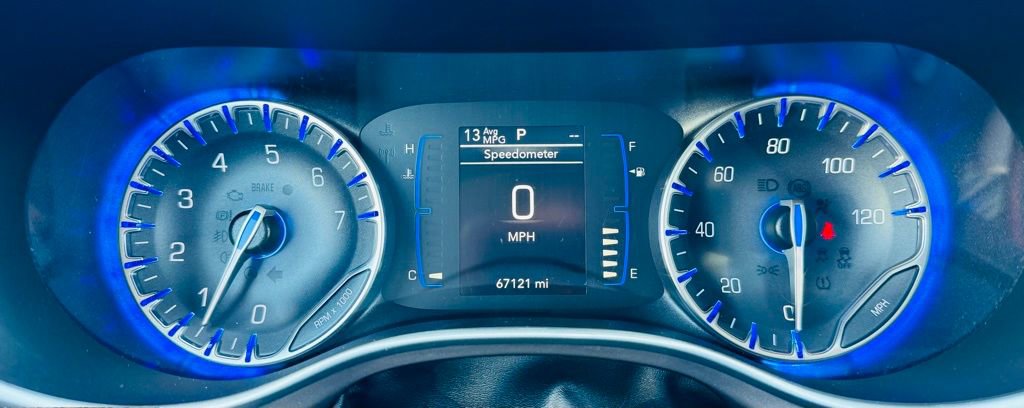 Used 2020 Chrysler Voyager L image 19