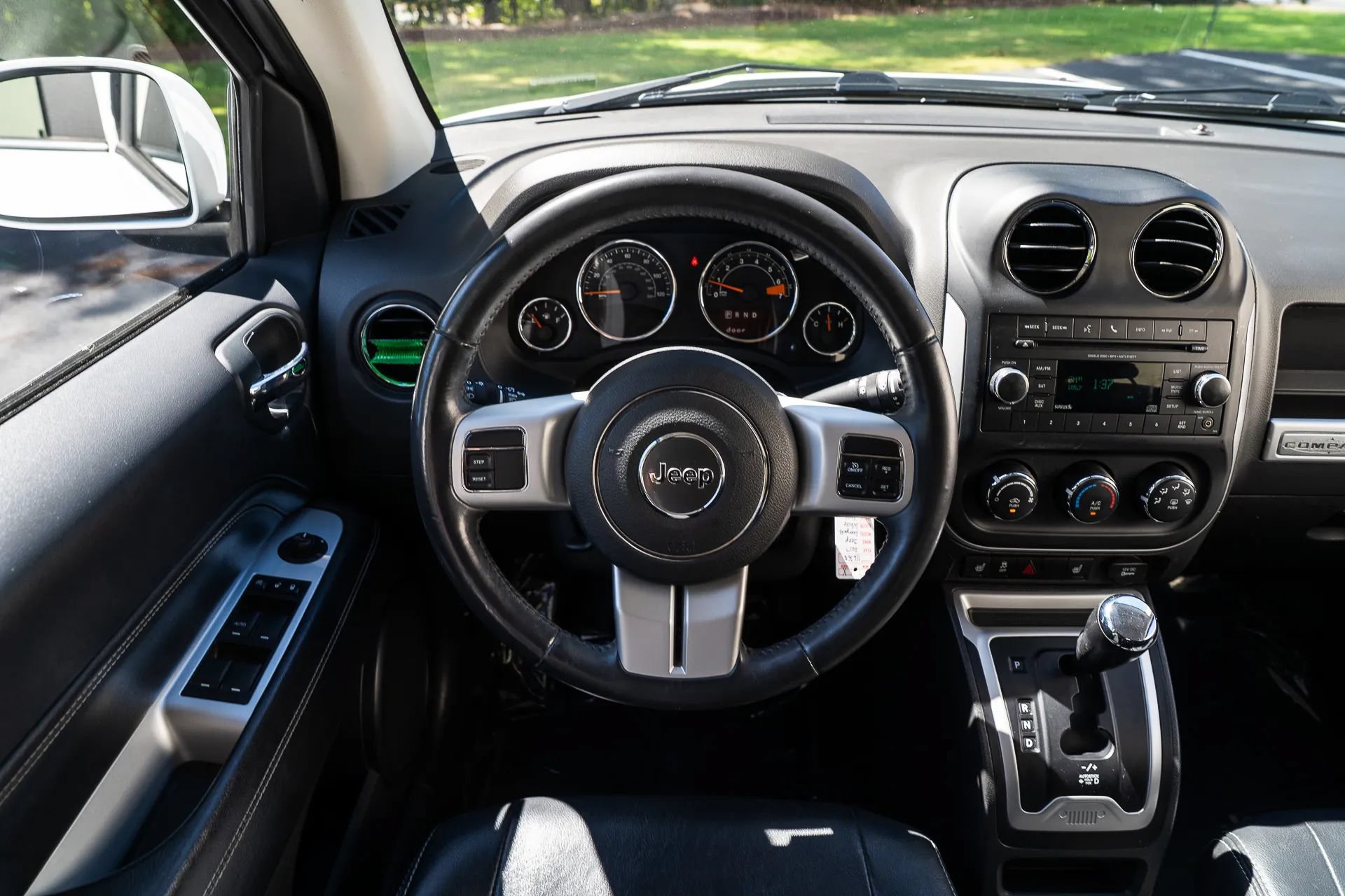 Used 2017 Jeep Compass Latitude FWD image 30