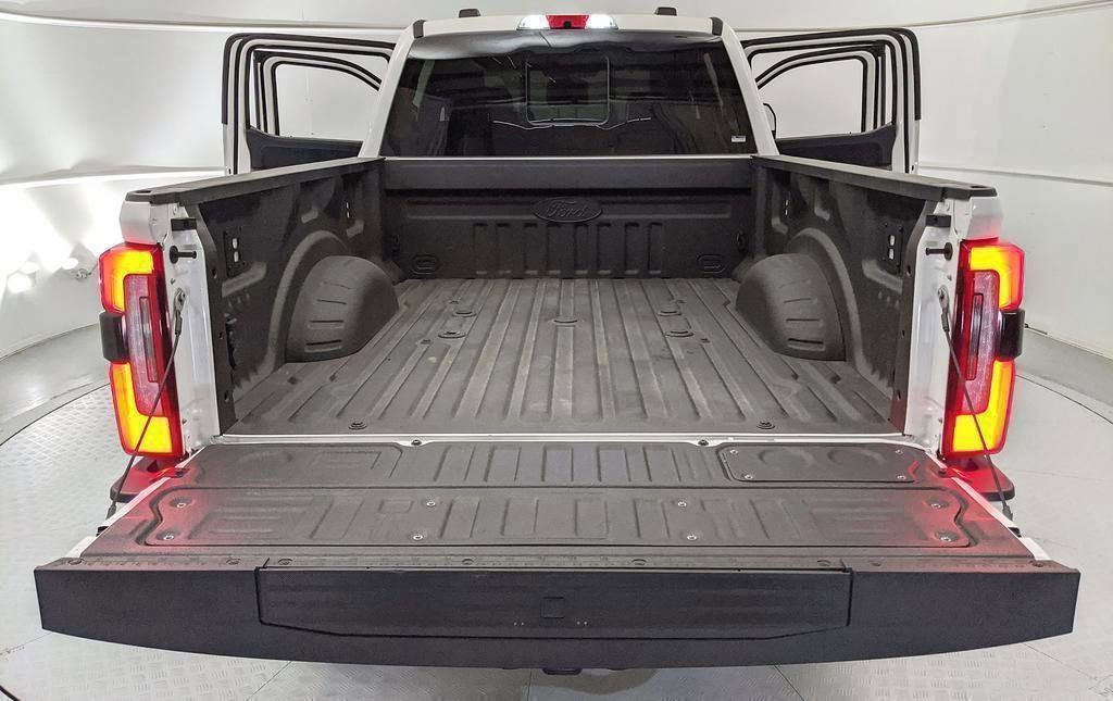 Used 2026 Ford F250 Platinum AWD/4WD image 27