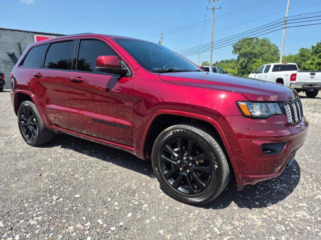 Used 2018 Jeep Grand Cherokee Altitude AWD/4WD image 2