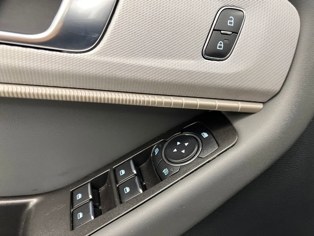Used 2025 Ford Explorer Active image 12