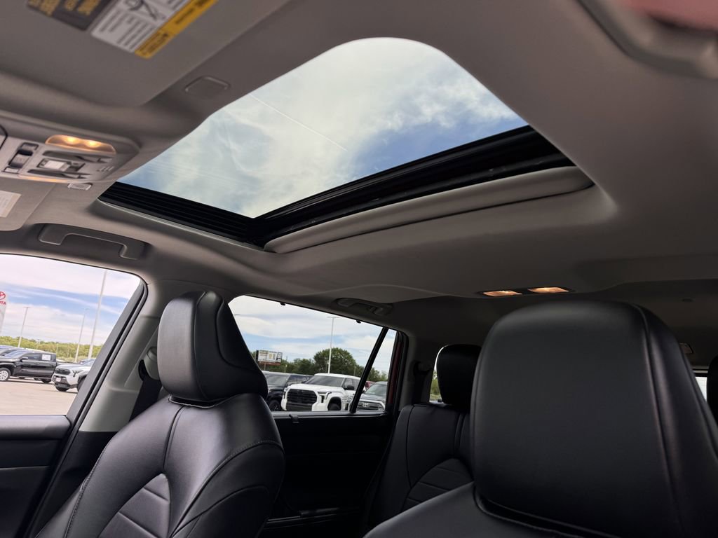 Used 2023 Toyota Highlander XLE image 25