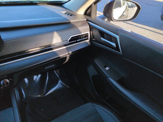 Used 2024 Mitsubishi Outlander SE AWD/4WD image 16