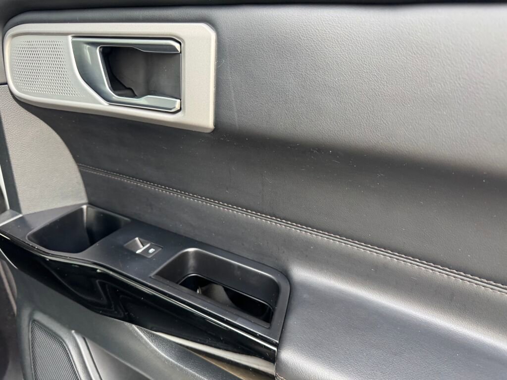 Used 2022 Ford Explorer Platinum w/ Technology Package image 20