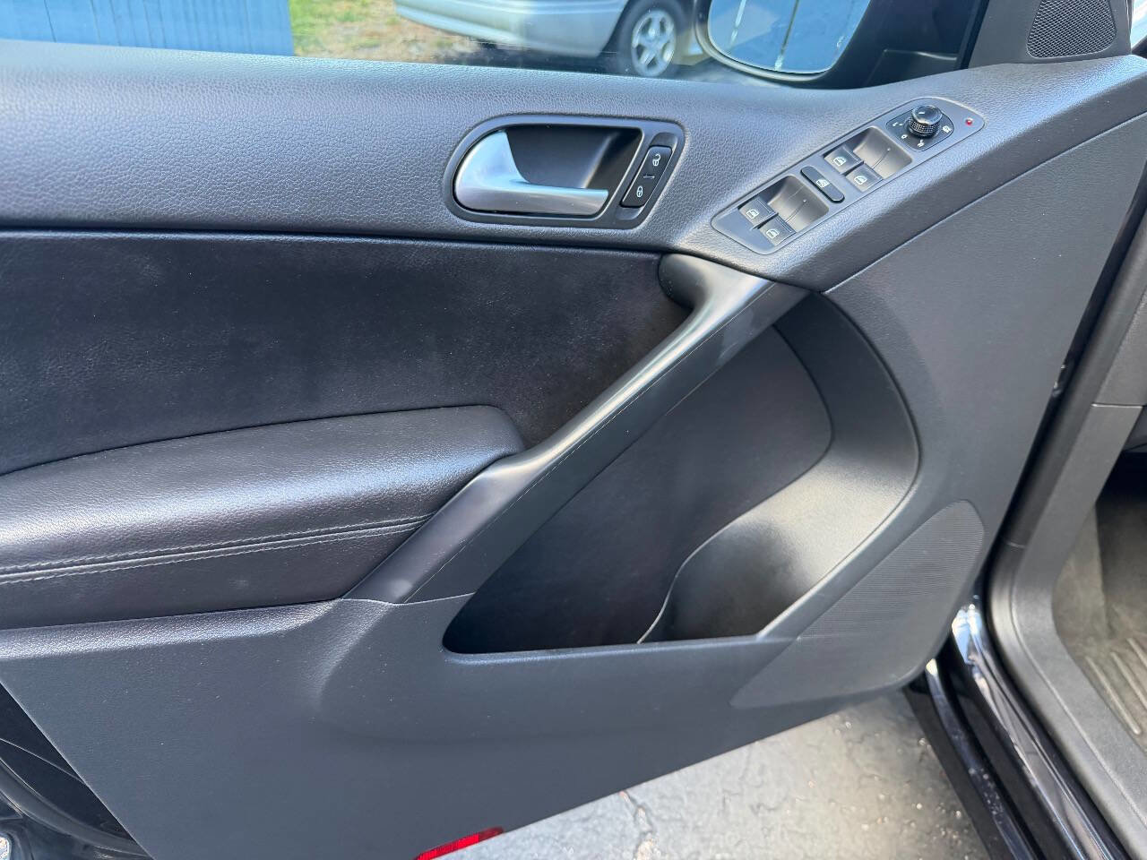 Used 2016 Volkswagen Tiguan S image 5