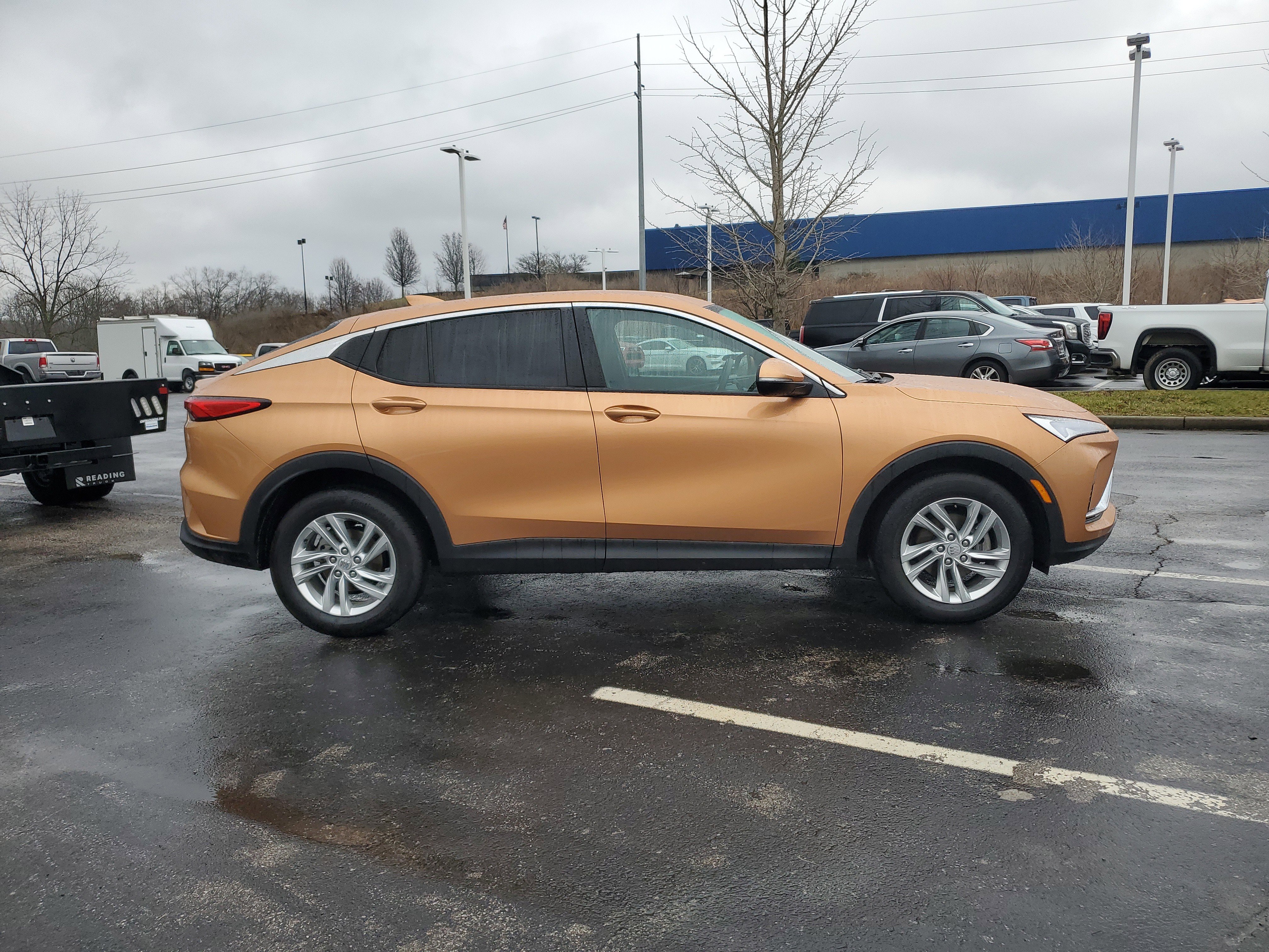 Used 2024 Buick Envista Preferred w/ Advanced Safety Package image 3