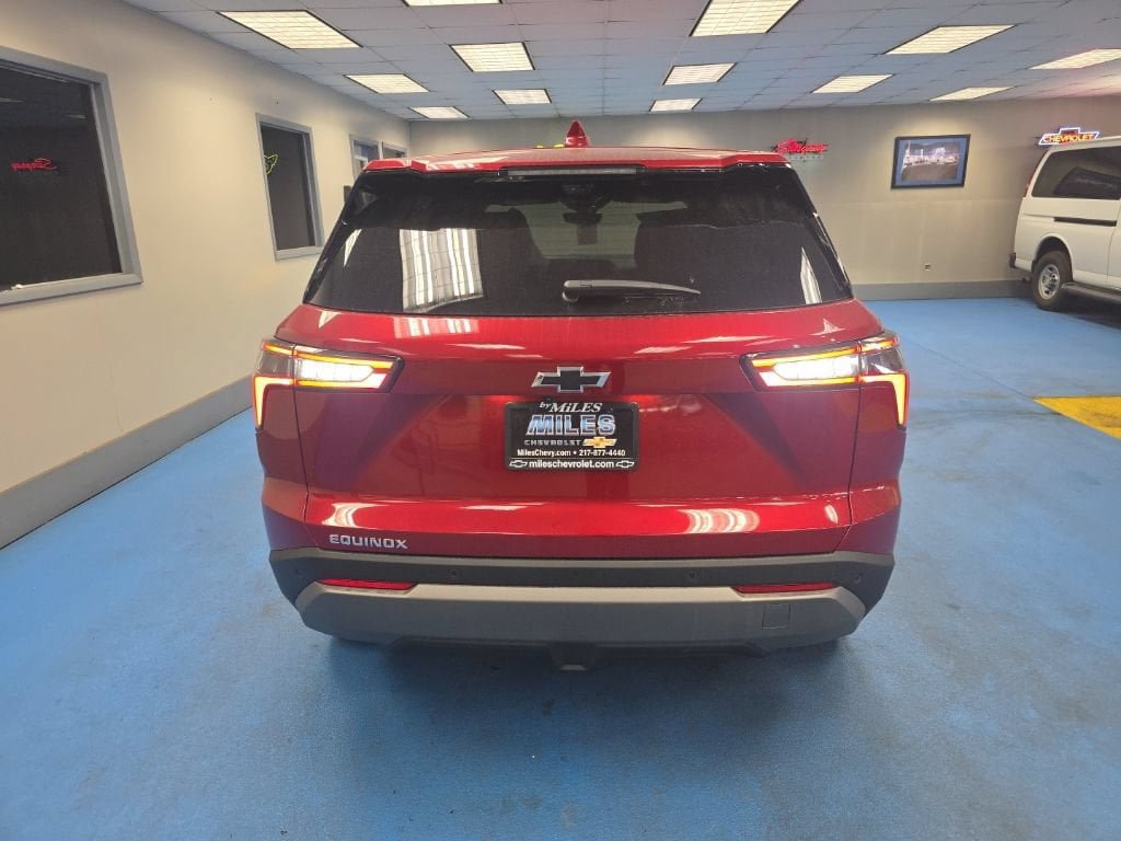 New 2027 Chevrolet Equinox LT w/ Convenience Package II FWD image 4