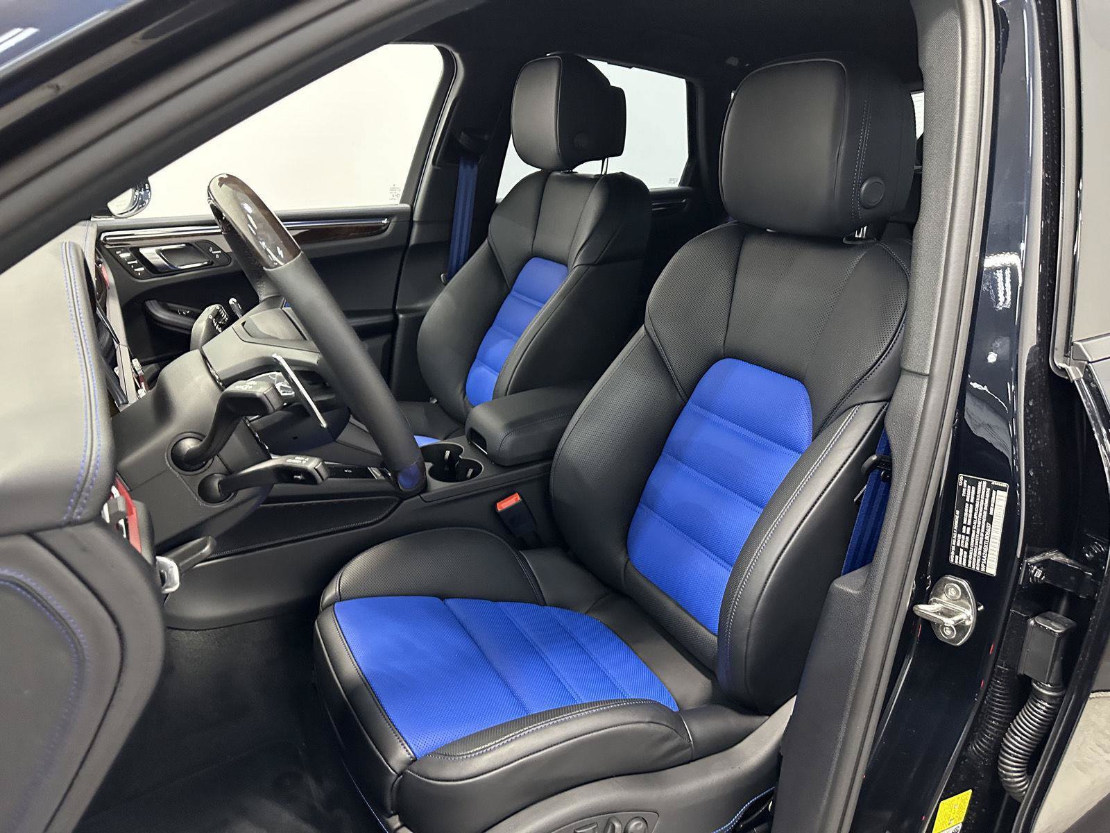 New 2026 Porsche Macan AWD/4WD image 5