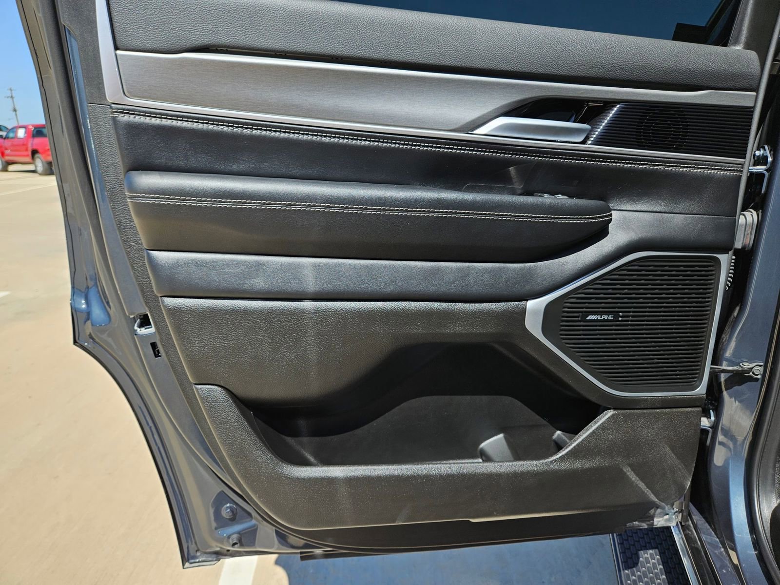 Certified 2025 Jeep Wagoneer Series II w/ Premium Group I image 15