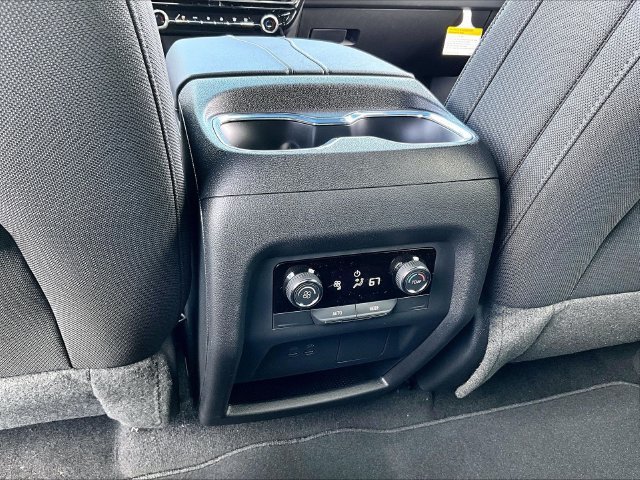 New 2027 Chevrolet Traverse LT FWD image 18