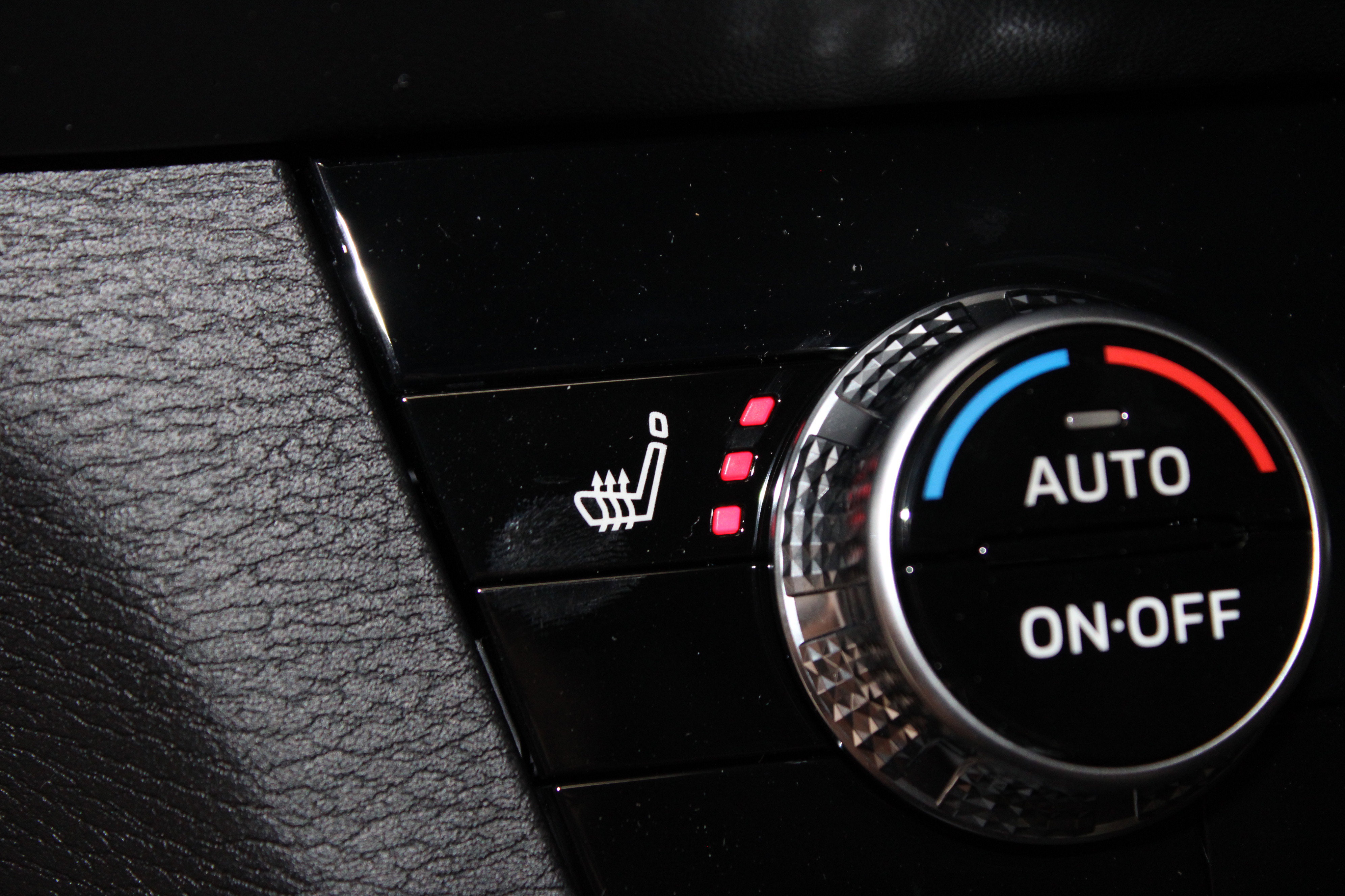New 2025 Mitsubishi Outlander SE image 3
