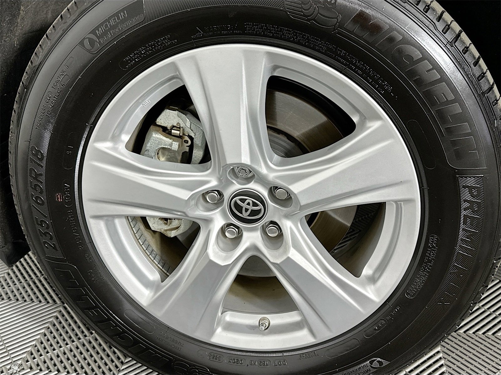 Certified 2023 Toyota Highlander L image 30