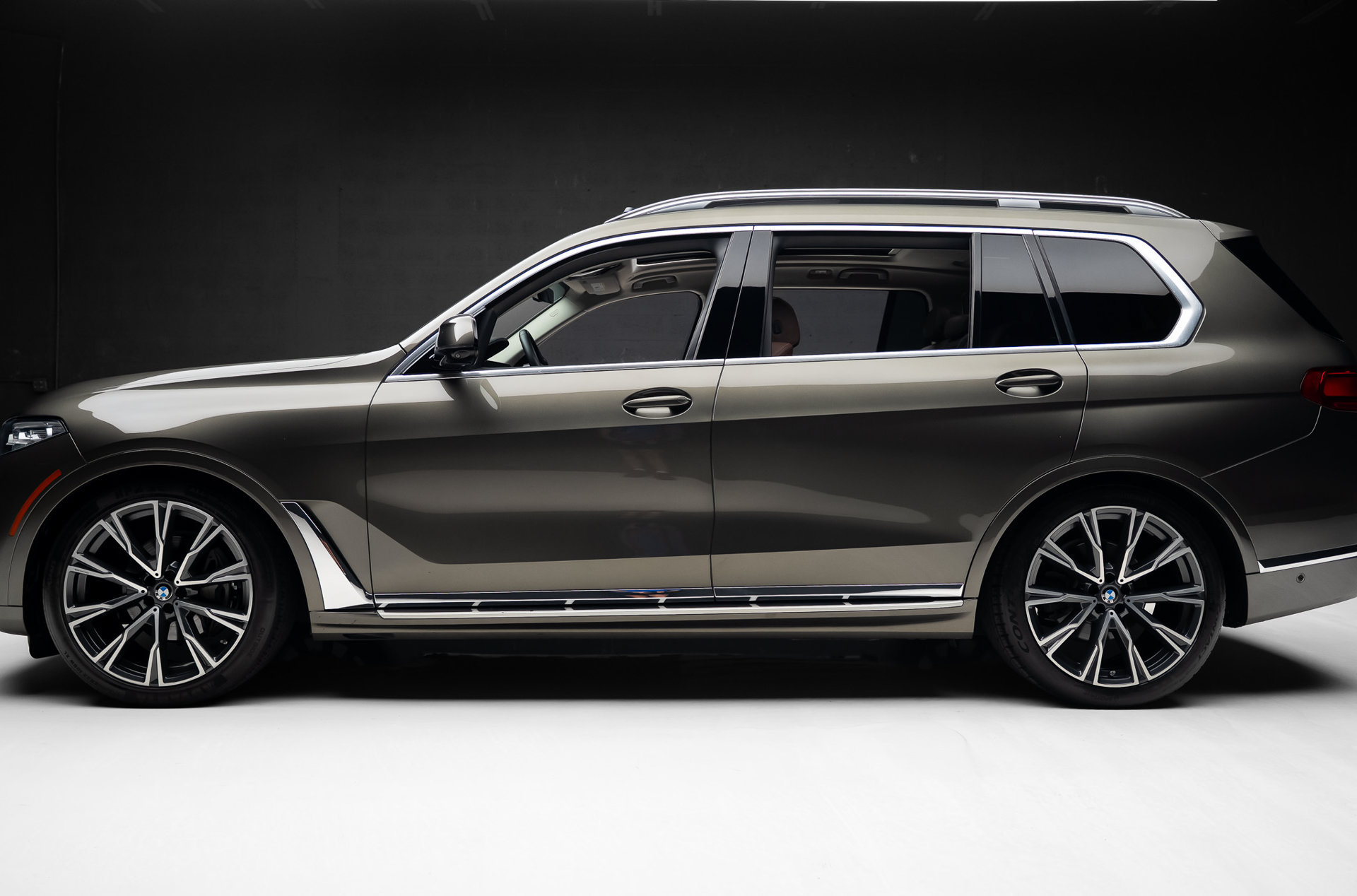 Used 2020 BMW X7 xDrive40i w/ Parking Assistance Package AWD/4WD image 17