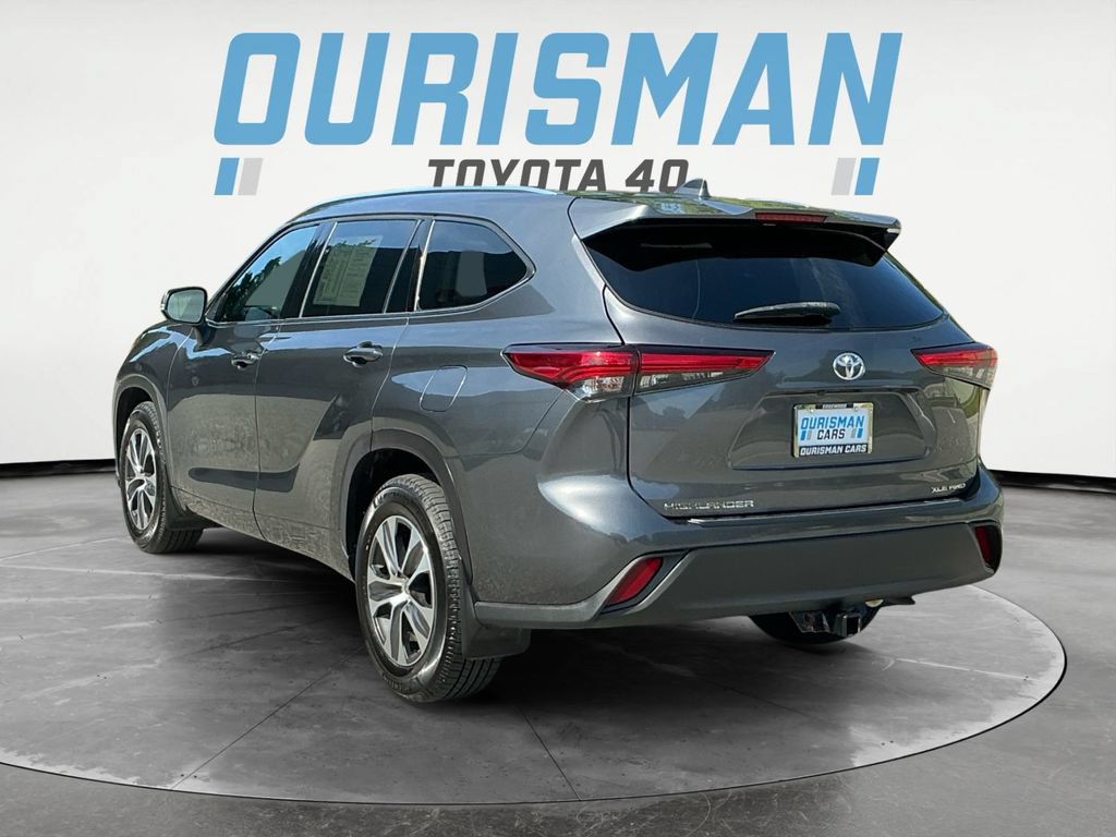 Used 2020 Toyota Highlander XLE AWD/4WD image 5
