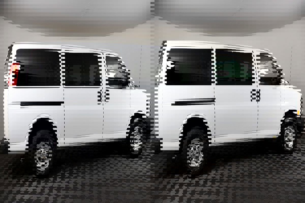 Used 2017 Chevrolet Express 2500 LS RWD image 7