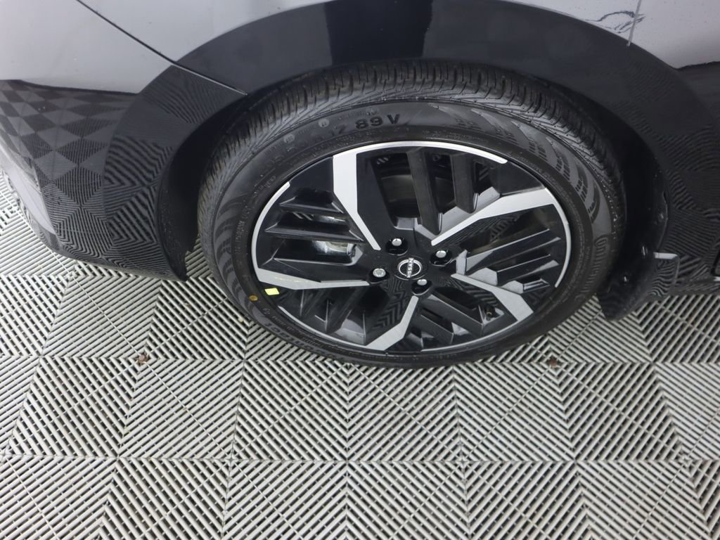 Certified 2025 Nissan Versa SR w/ Trunk Package image 31