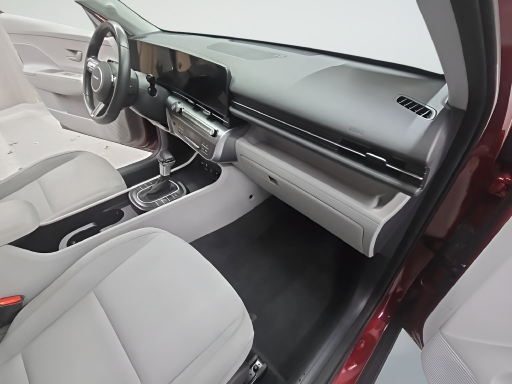 Used 2025 Hyundai Kona SEL FWD image 26
