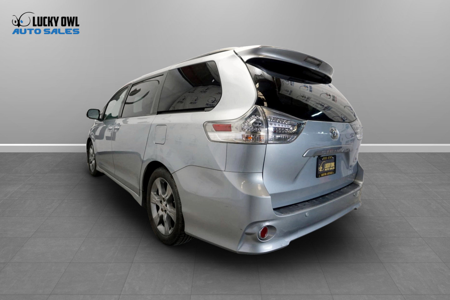 Used 2014 Toyota Sienna SE FWD image 7