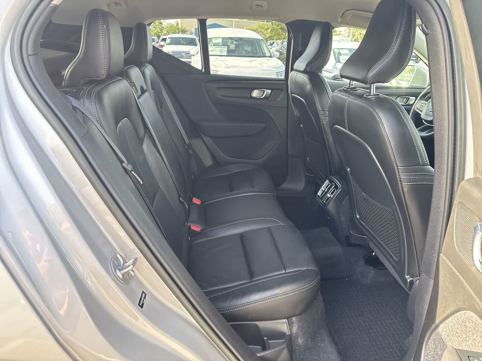 Used 2023 Volvo XC40 B4 Core w/ Convenience Package FWD image 27