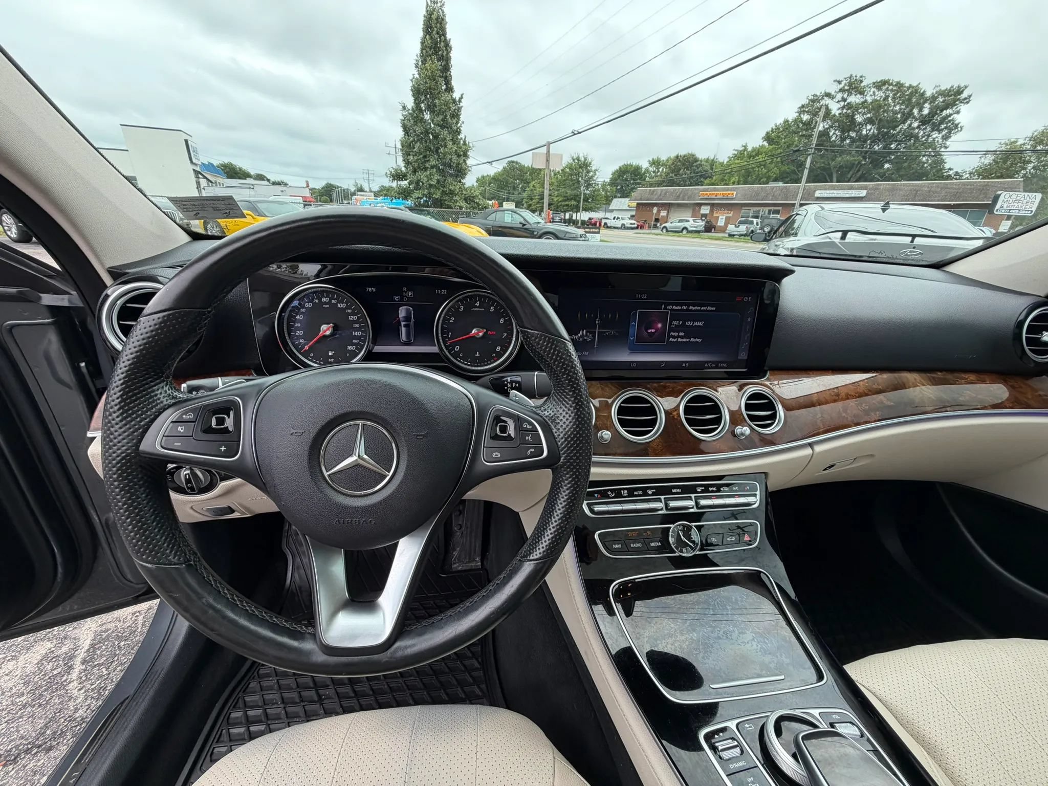 Used 2017 Mercedes-Benz E 400 4MATIC Wagon image 29