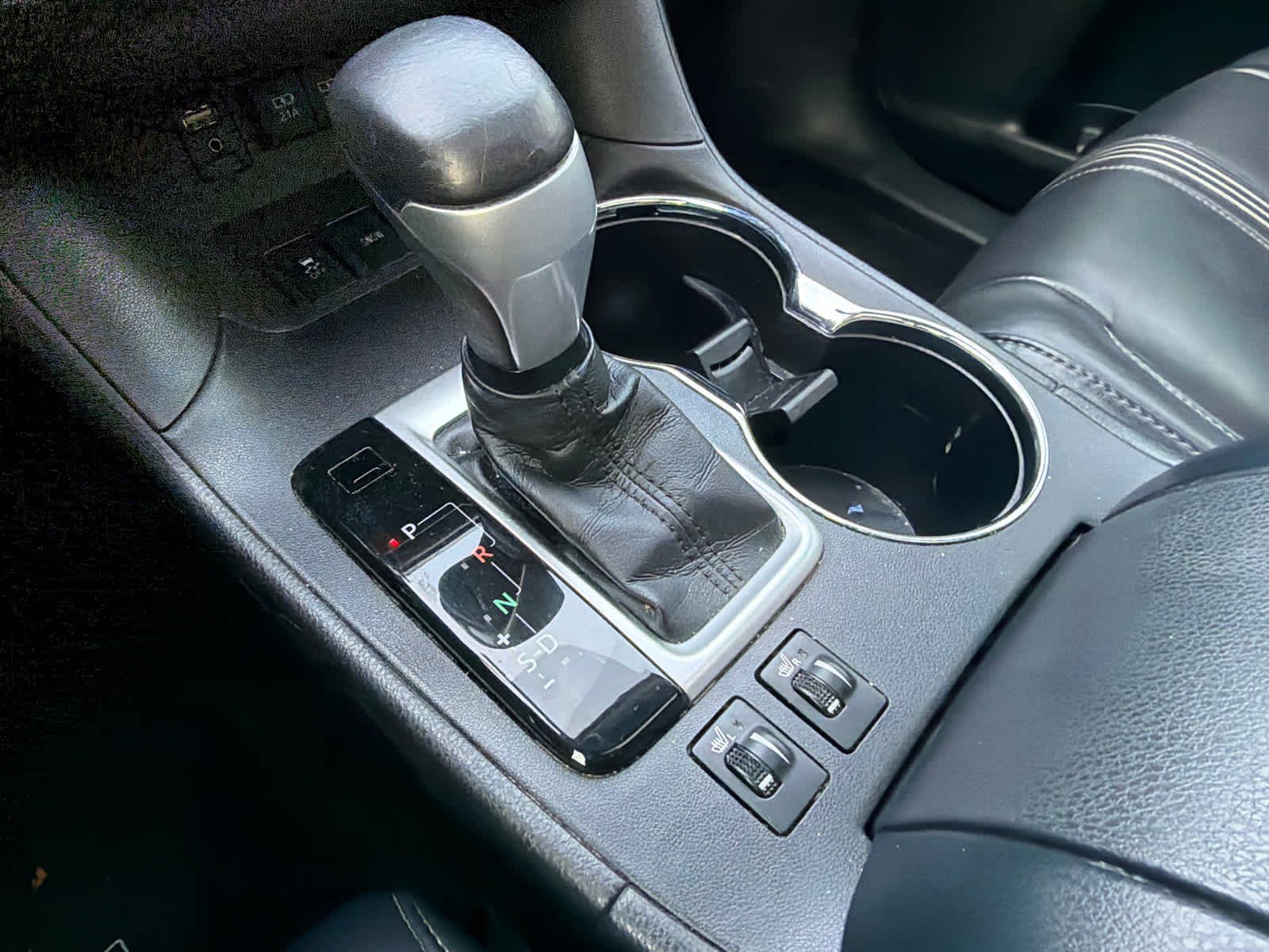 Used 2018 Toyota Highlander SE image 28