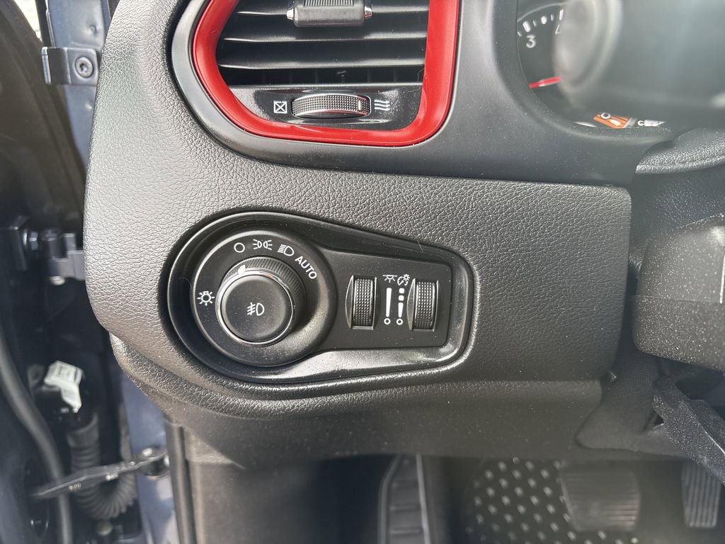 Used 2023 Jeep Renegade Trailhawk image 12