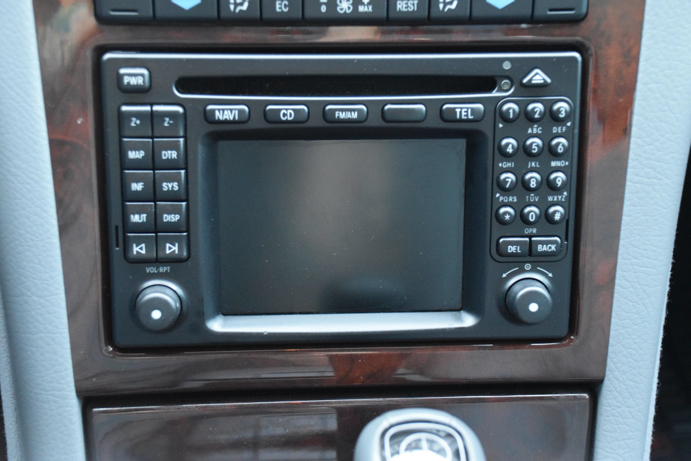 Used 2000 Mercedes-Benz E 320 Sedan image 38