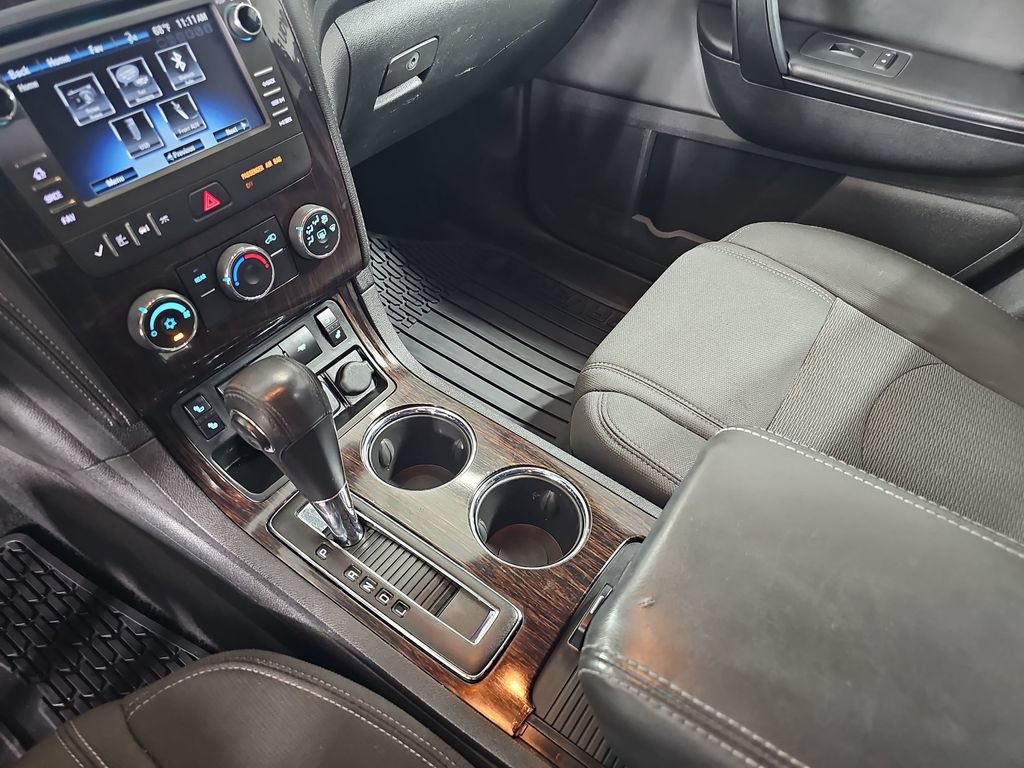 Used 2015 Chevrolet Traverse LT w/ Style and Technology Package FWD image 31