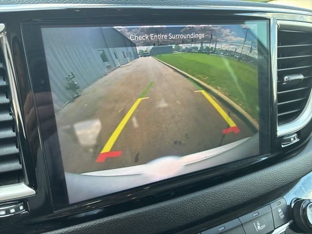 Used 2024 Chrysler Pacifica Touring-L FWD image 22