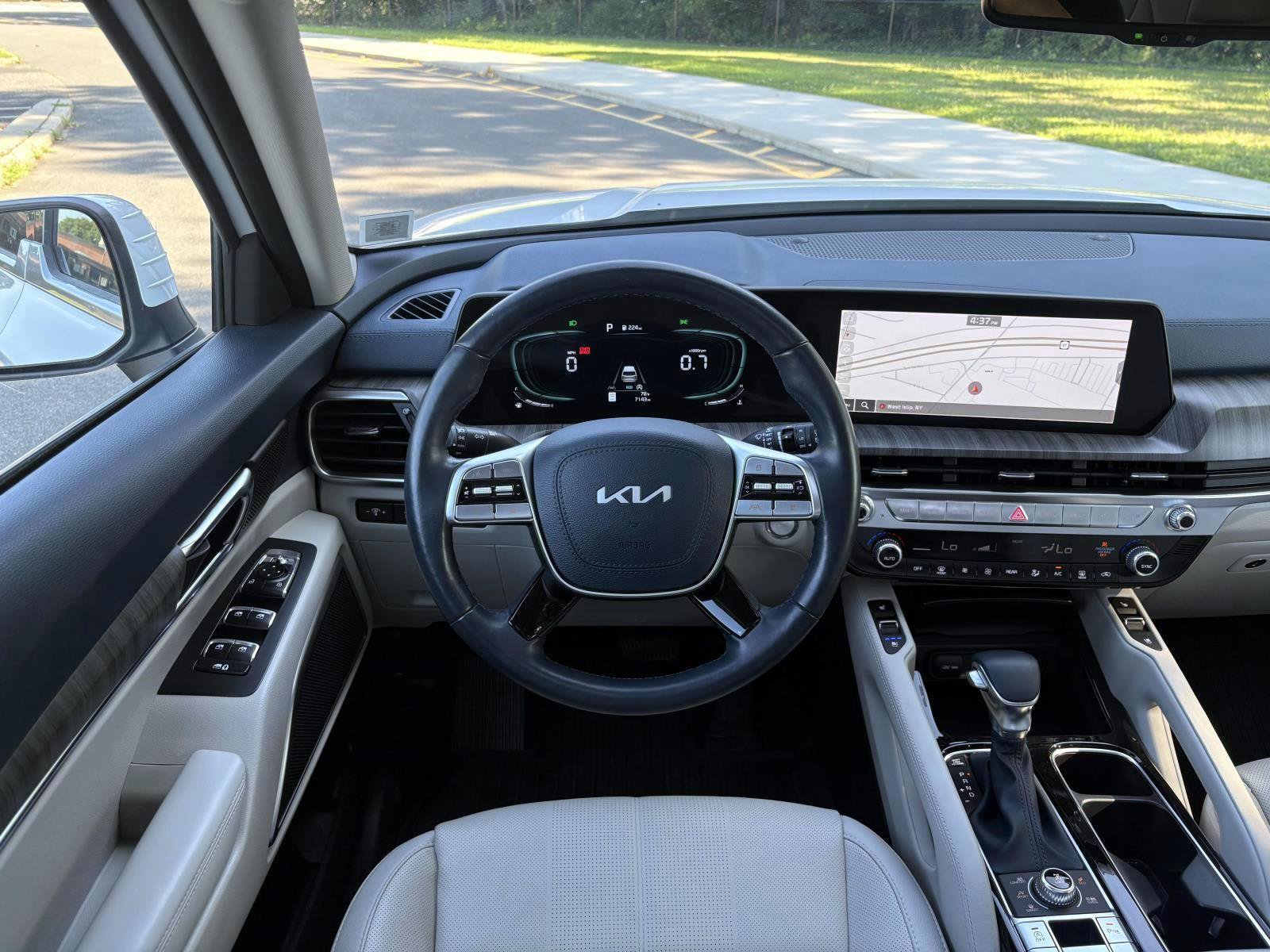 Certified 2025 Kia Telluride EX w/ EX Captain's Chair Package AWD/4WD image 14