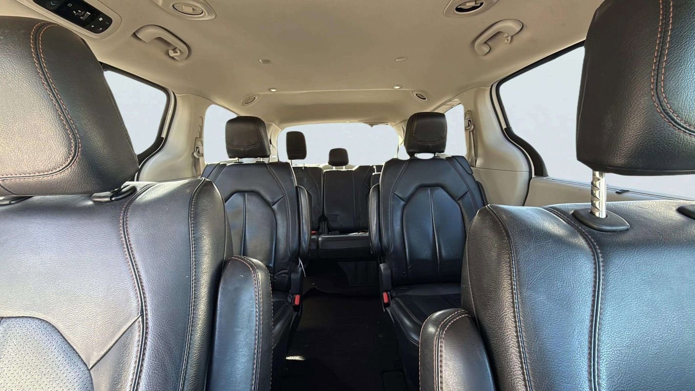 Used 2020 Chrysler Pacifica Touring-L image 16