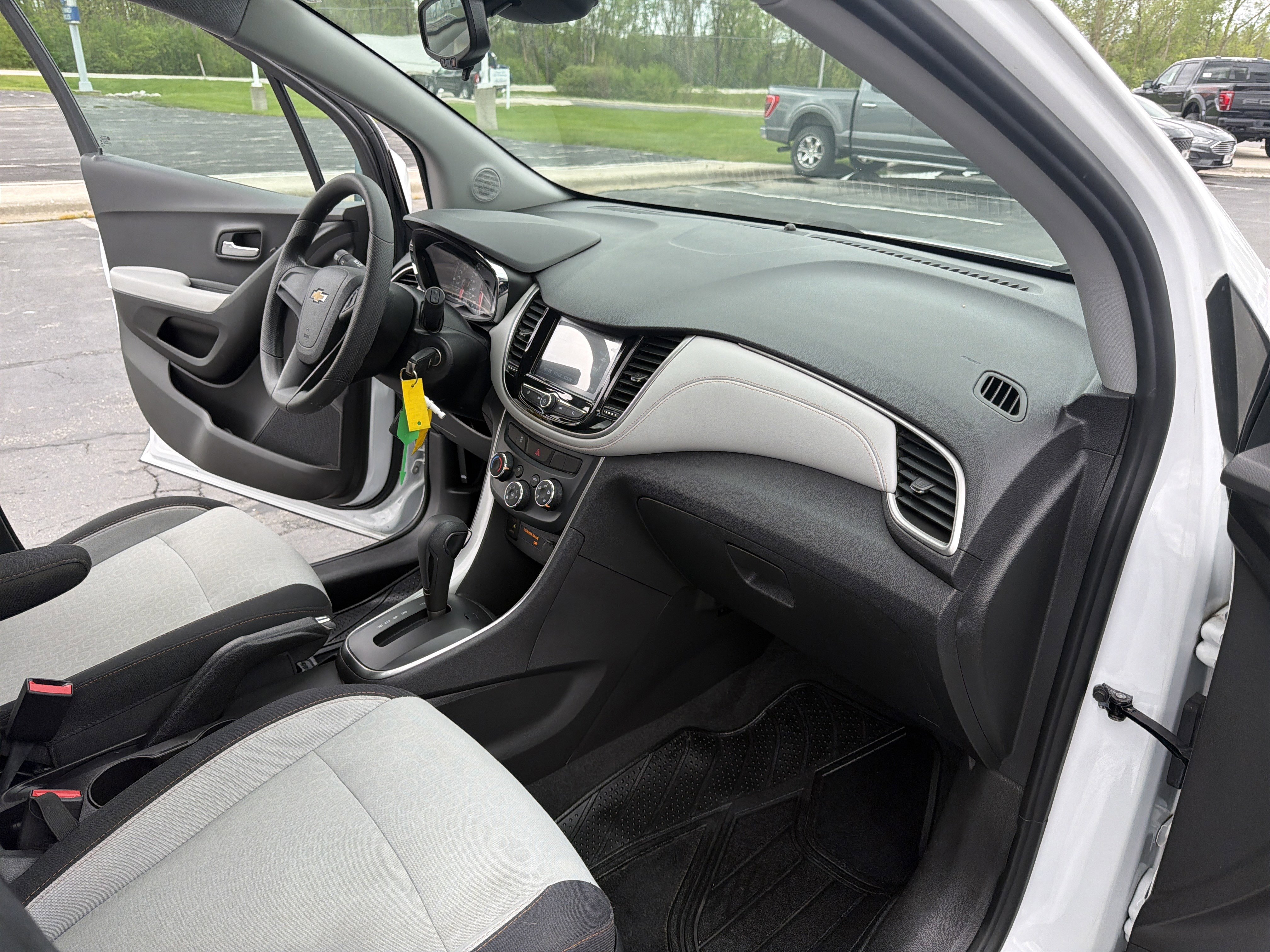 Used 2017 Chevrolet Trax LS AWD/4WD image 26