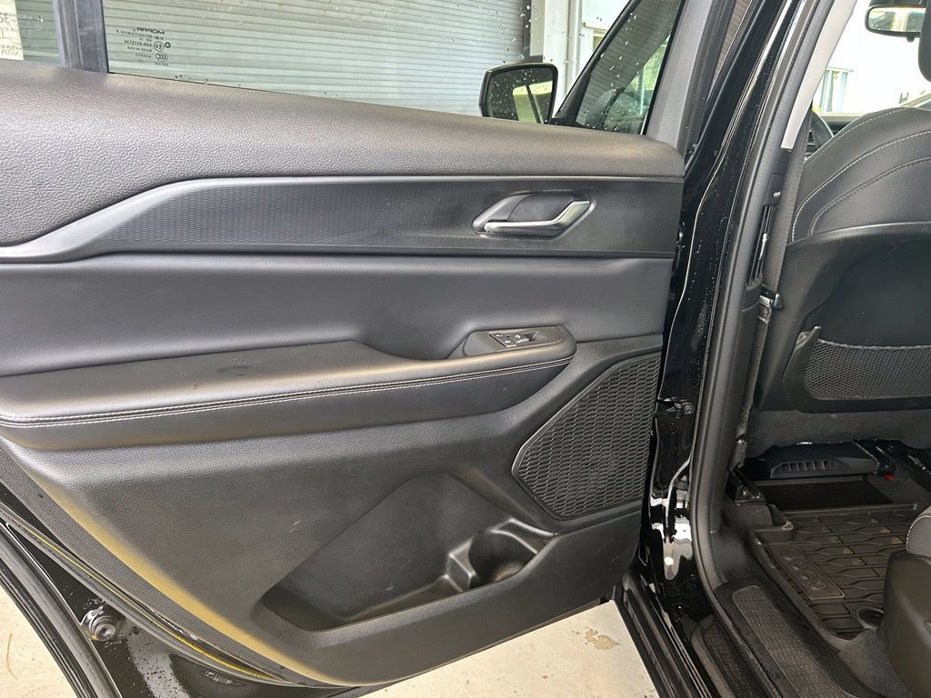 Certified 2024 Jeep Grand Cherokee L Laredo RWD image 43