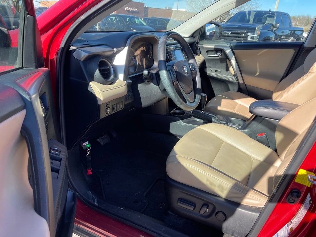 Used 2015 Toyota RAV4 Limited w/ Technology Package image 5