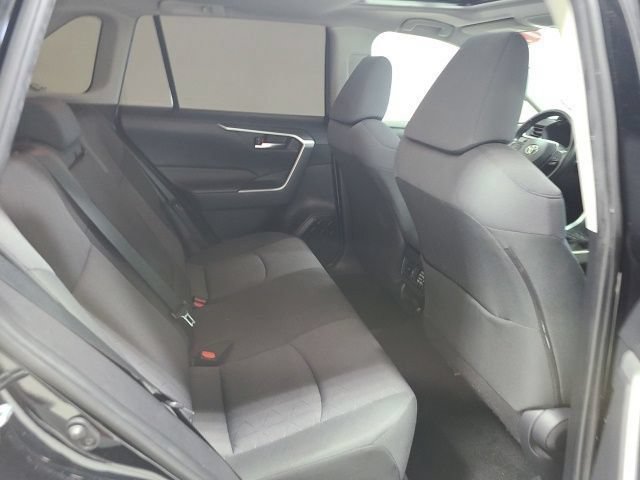 Used 2019 Toyota RAV4 XLE w/ Convenience Package AWD/4WD image 15