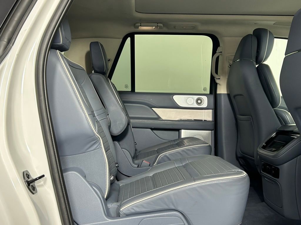 Used 2022 Lincoln Navigator L Black Label AWD/4WD image 13
