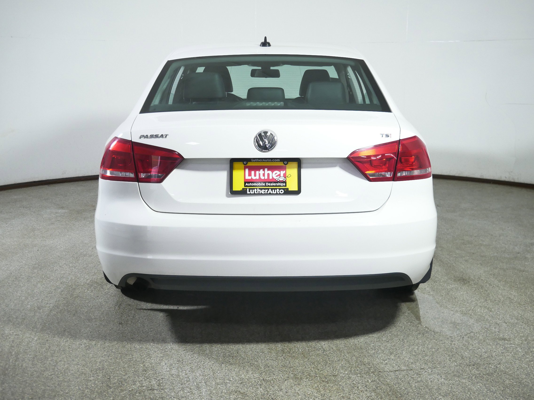 Used 2015 Volkswagen Passat 1.8T Wolfsburg Edition image 6
