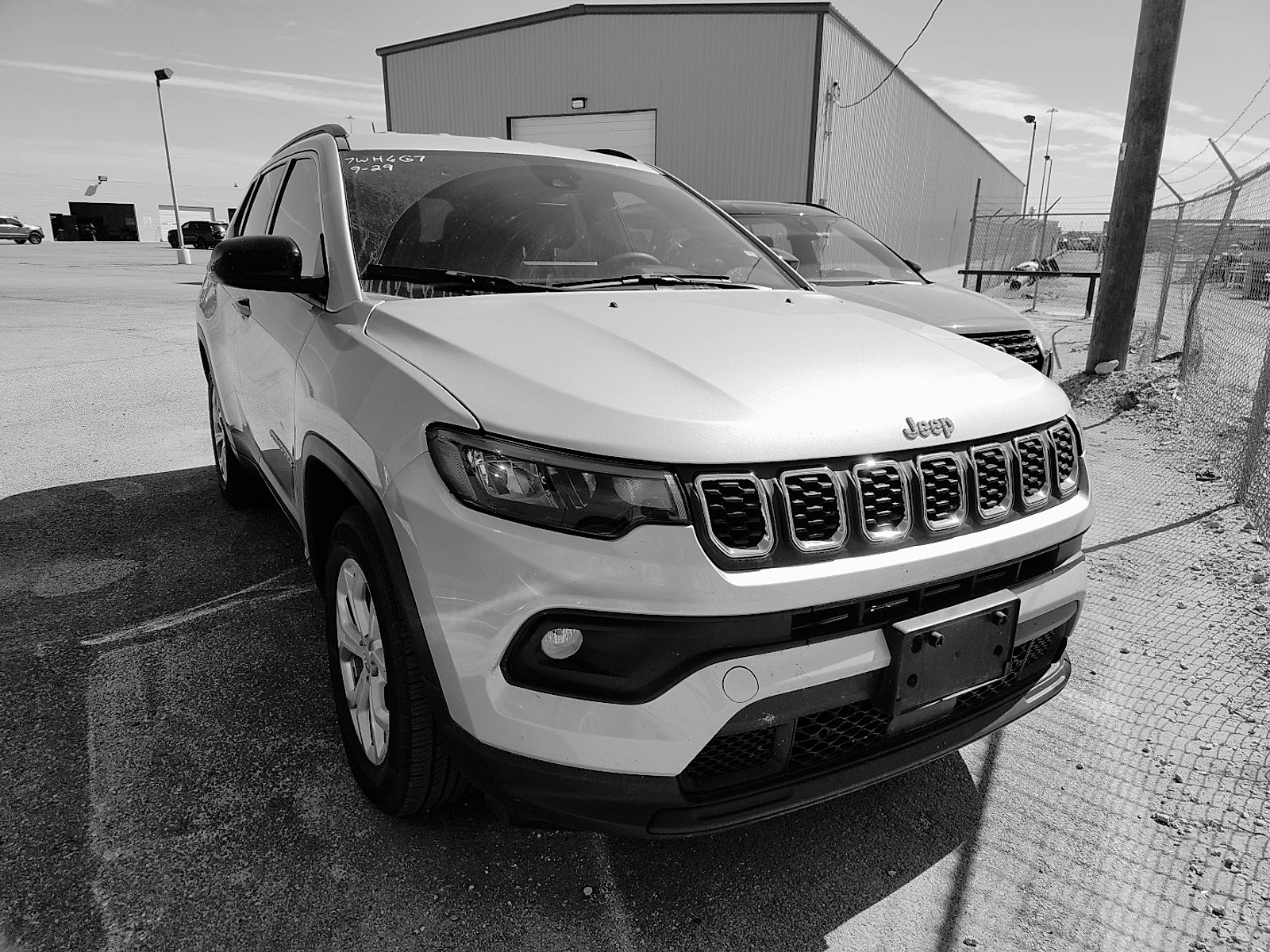 Used 2024 Jeep Compass Latitude image 1