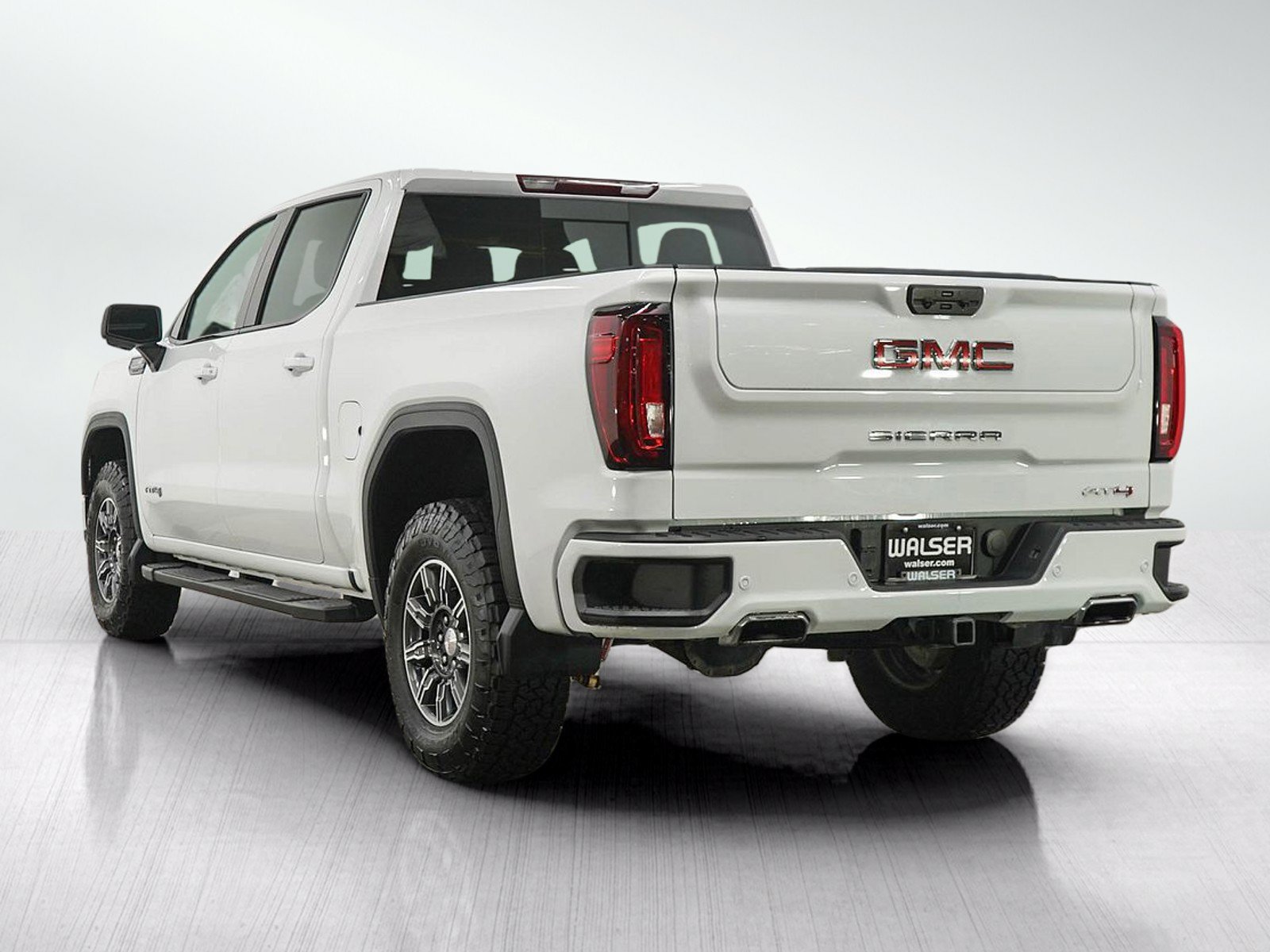 Used 2024 GMC Sierra 1500 AT4 w/ AT4 Preferred Package AWD/4WD image 3