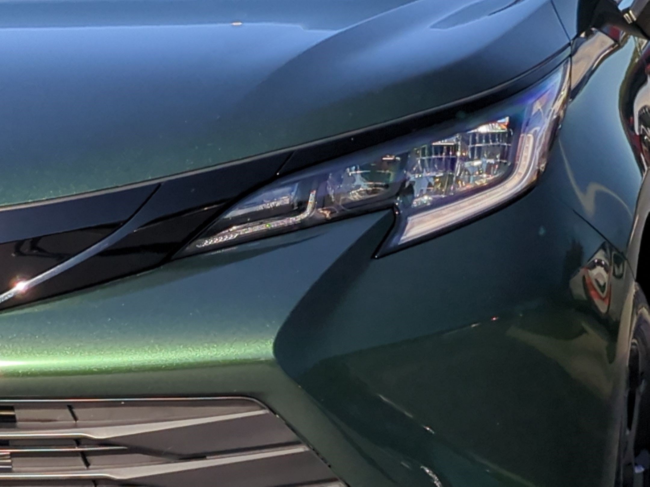 Used 2025 Toyota Sienna XLE Woodland Edition AWD/4WD image 6