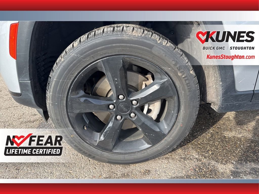 Used 2023 Jeep Grand Cherokee L Laredo image 16