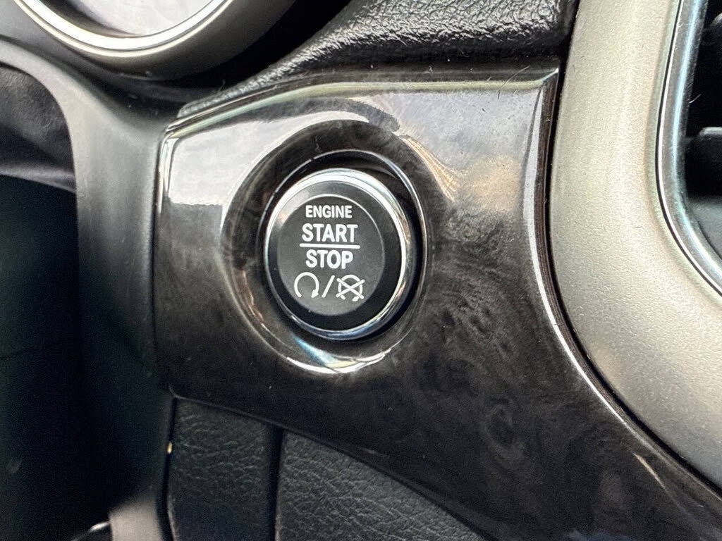 Used 2013 Jeep Grand Cherokee Laredo AWD/4WD image 25