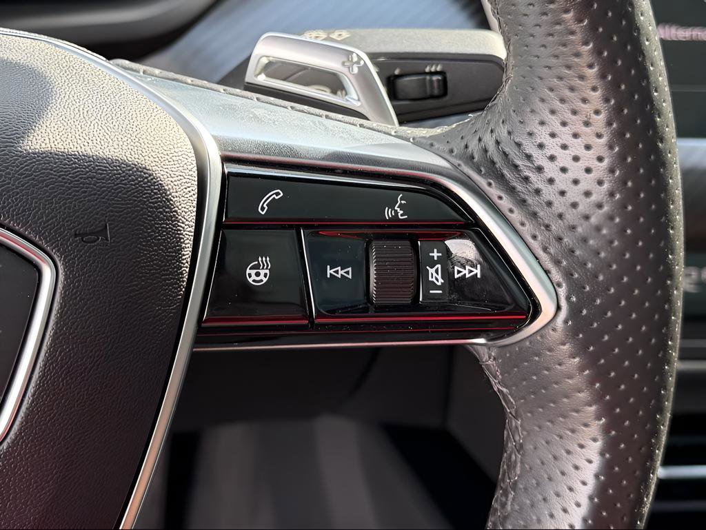 Used 2022 Audi e-tron GT Prestige image 38