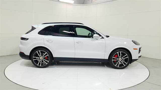 Used 2024 Porsche Cayenne S image 9