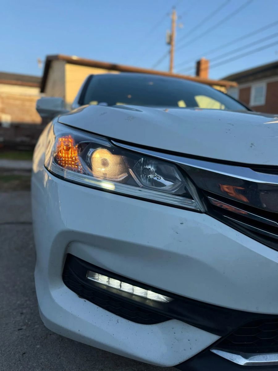 Used 2017 Honda Accord EX-L image 6