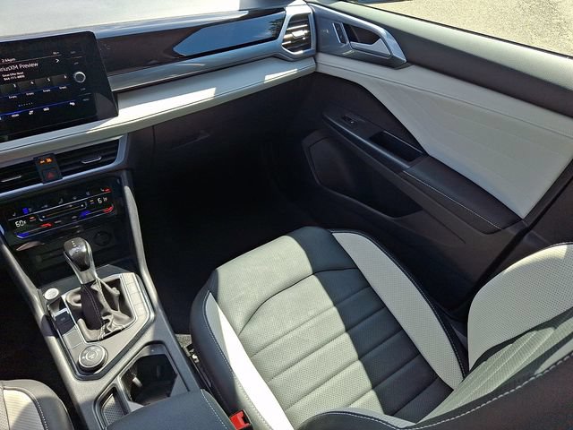 Certified 2025 Volkswagen Taos SEL AWD/4WD image 16