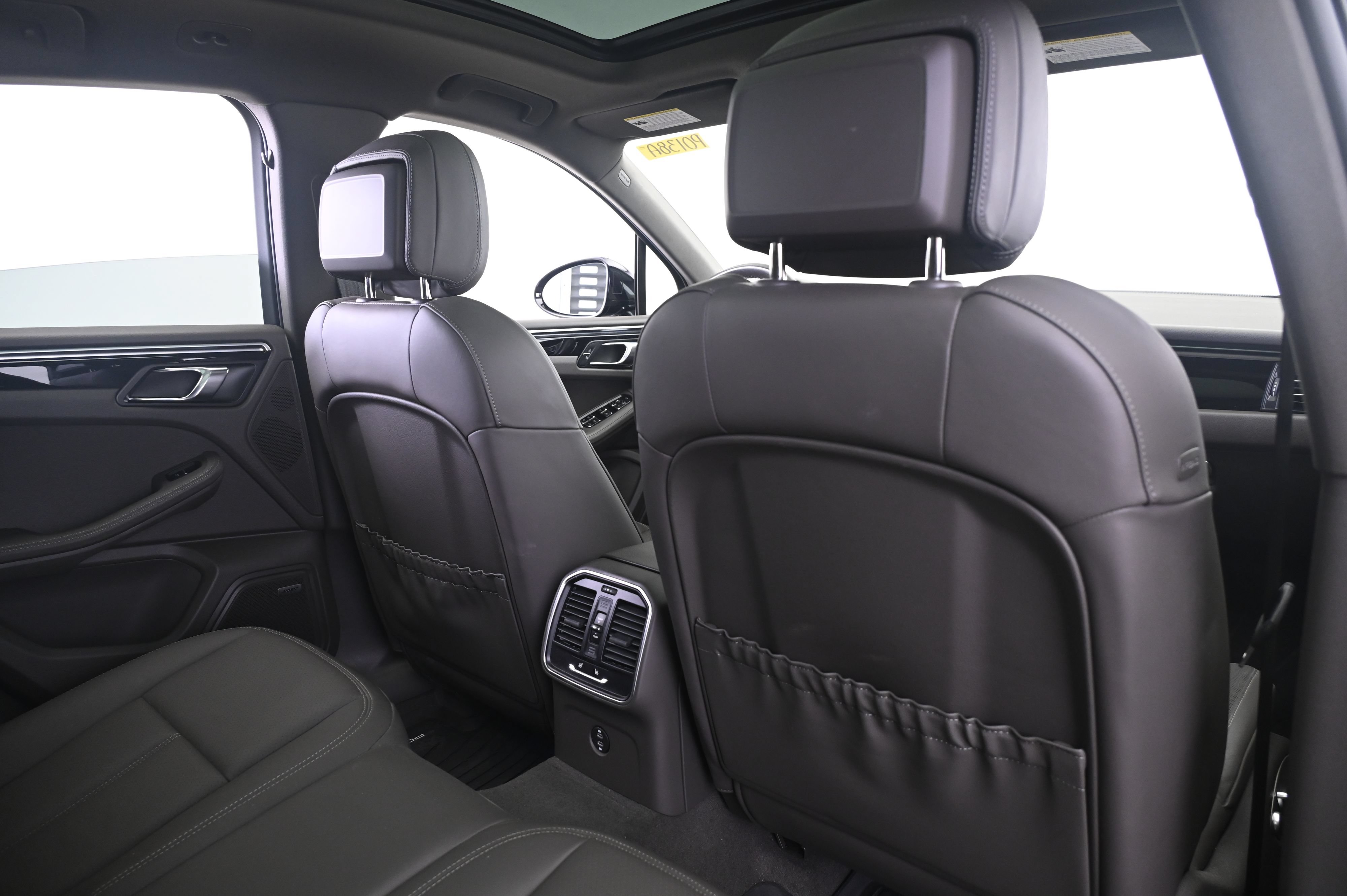 Certified 2024 Porsche Macan S AWD/4WD image 17