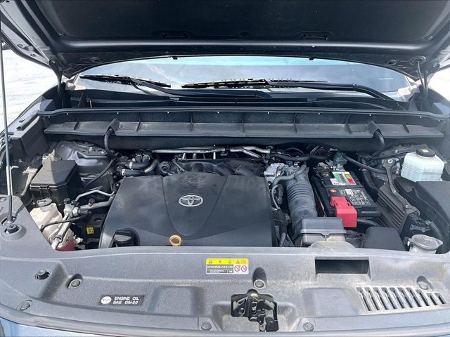 Used 2021 Toyota Highlander XLE FWD image 11