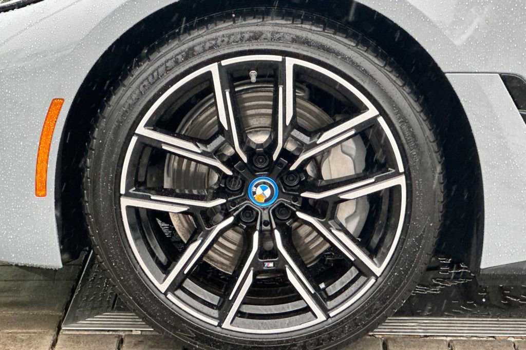 Used 2023 BMW i4 eDrive40 w/ M Sport Package image 28